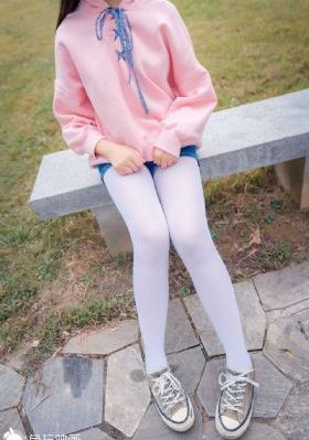 欧美古装挤胸_高清超清在线观看